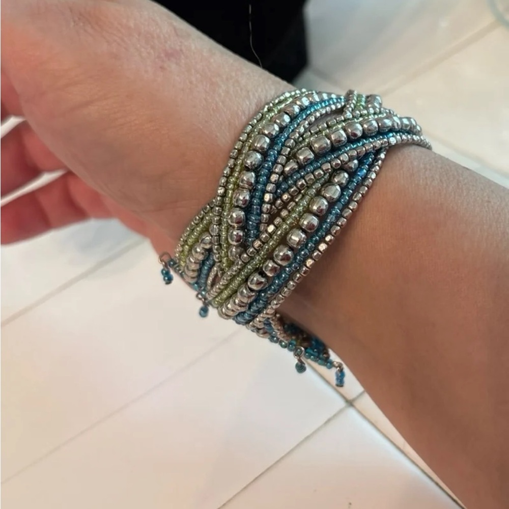 Elegant Beaded Bracelet in Blue and Green